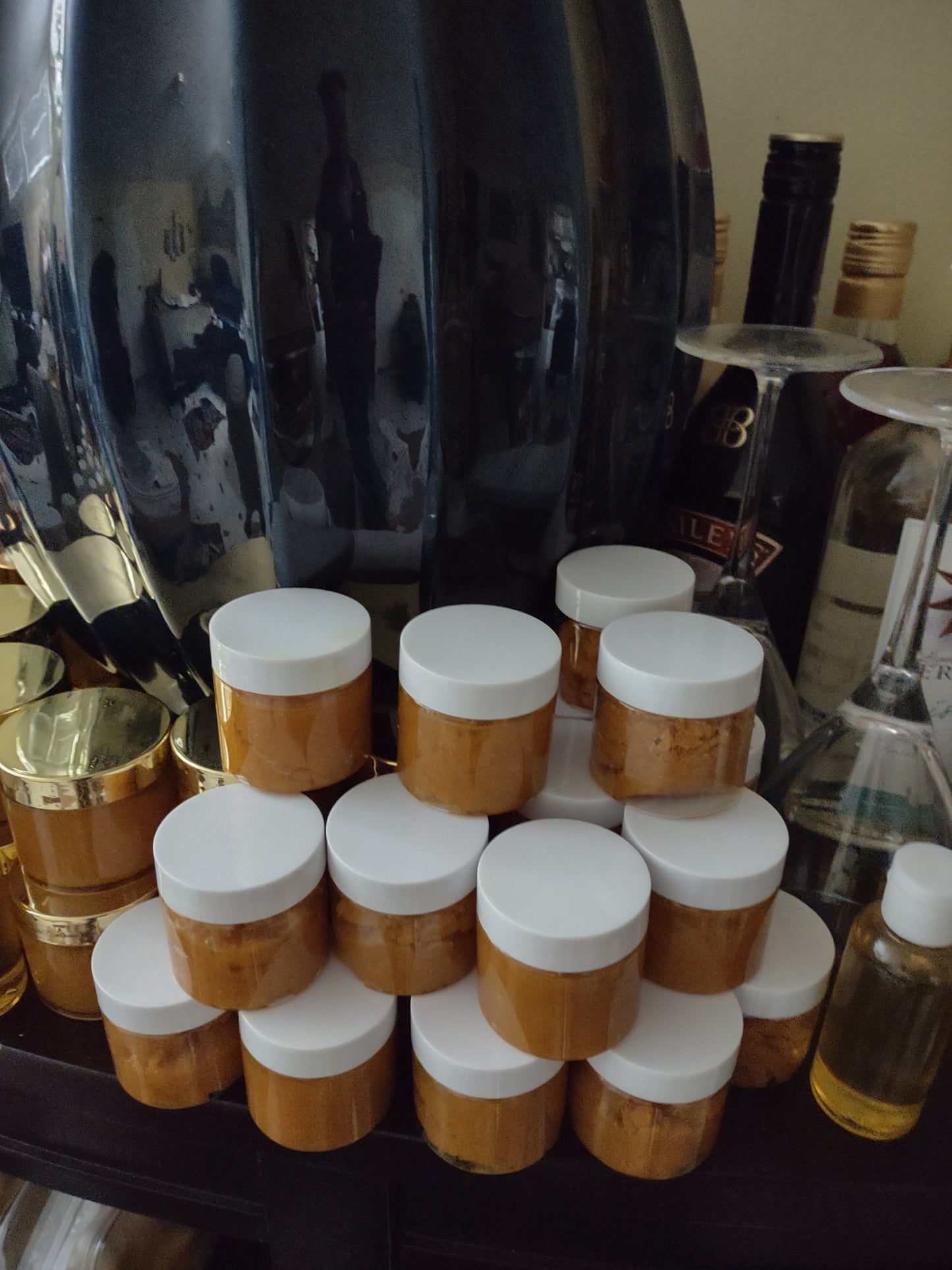 Turmeric Sugar Scrub Pre-label/Sugar Turmeric powder Coconut oil Almond oil Vitamin C Vitamin E